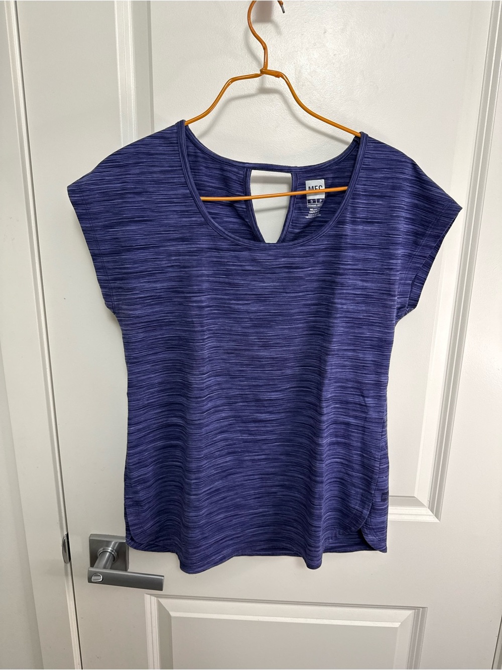 MEC Women's Purple Short Sleeve Relaxed Fit Tee in size S